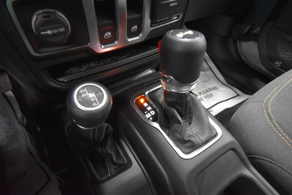 Used 2025 Jeep Wrangler Sport AWD/4WD image 17