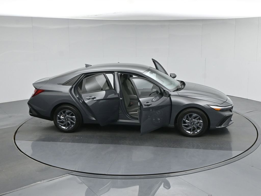 Used 2024 Hyundai Elantra SEL image 54