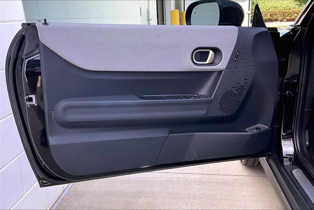Used 2025 MINI Cooper 2-Door Hardtop FWD image 23