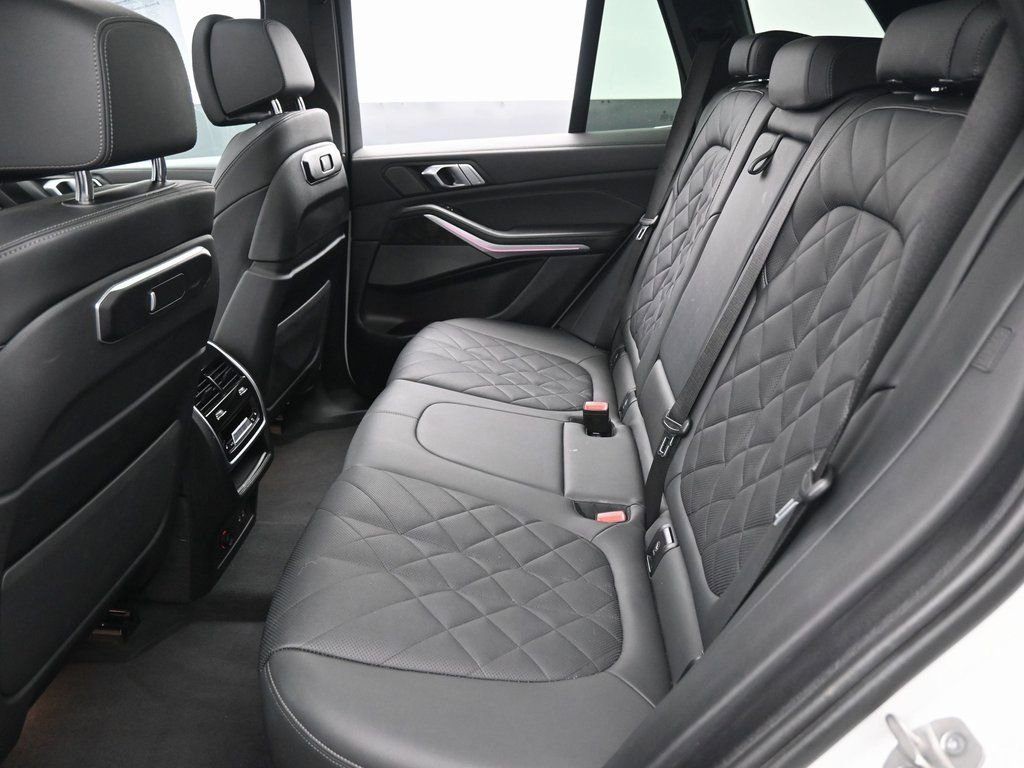 Used 2024 BMW X5 xDrive40i AWD/4WD image 32