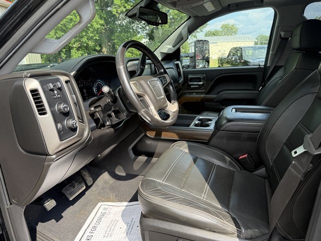 Used 2019 GMC Sierra 3500 Denali w/ Duramax Plus Package AWD/4WD image 9
