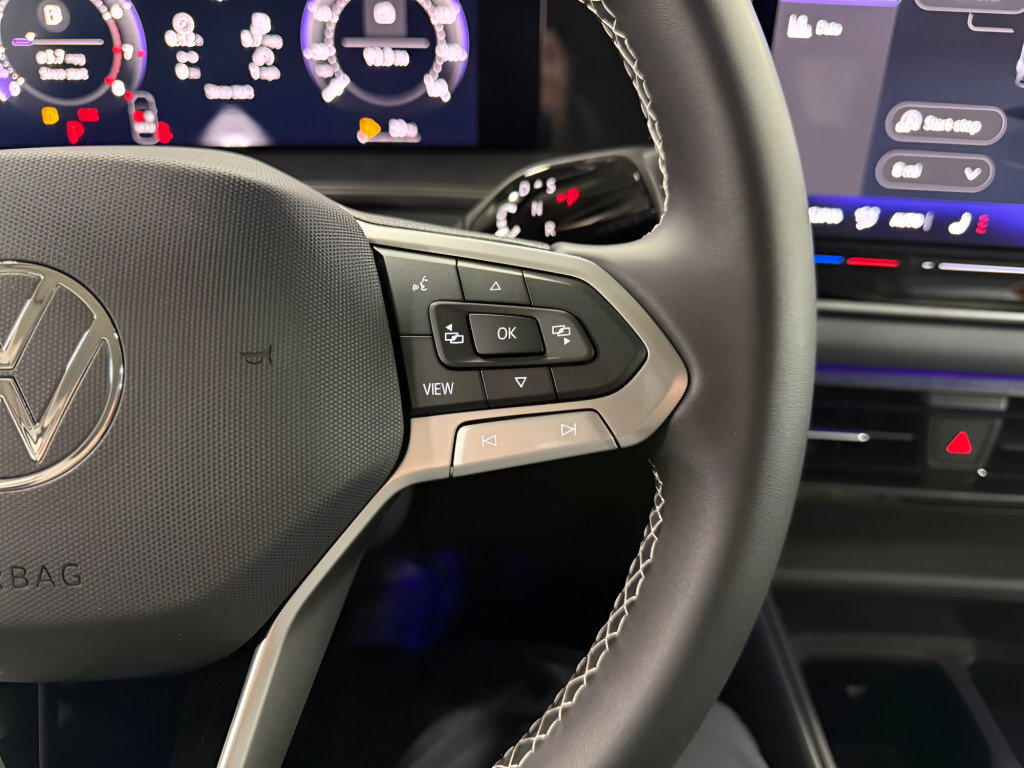 New 2026 Volkswagen Tiguan SE FWD image 11