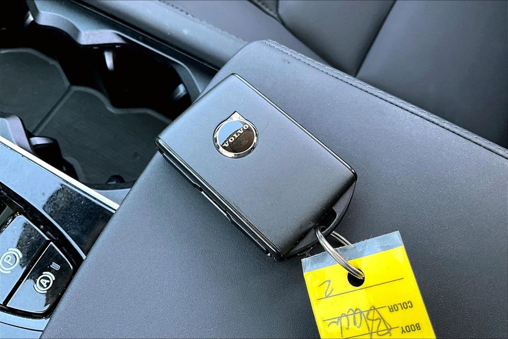 Certified 2025 Volvo XC90 B6 Plus image 13