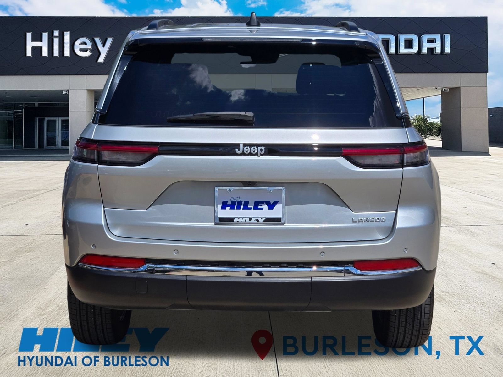 Used 2025 Jeep Grand Cherokee Laredo X RWD image 5