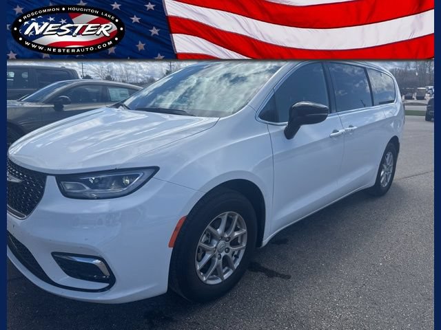 Used 2026 Chrysler Pacifica Select