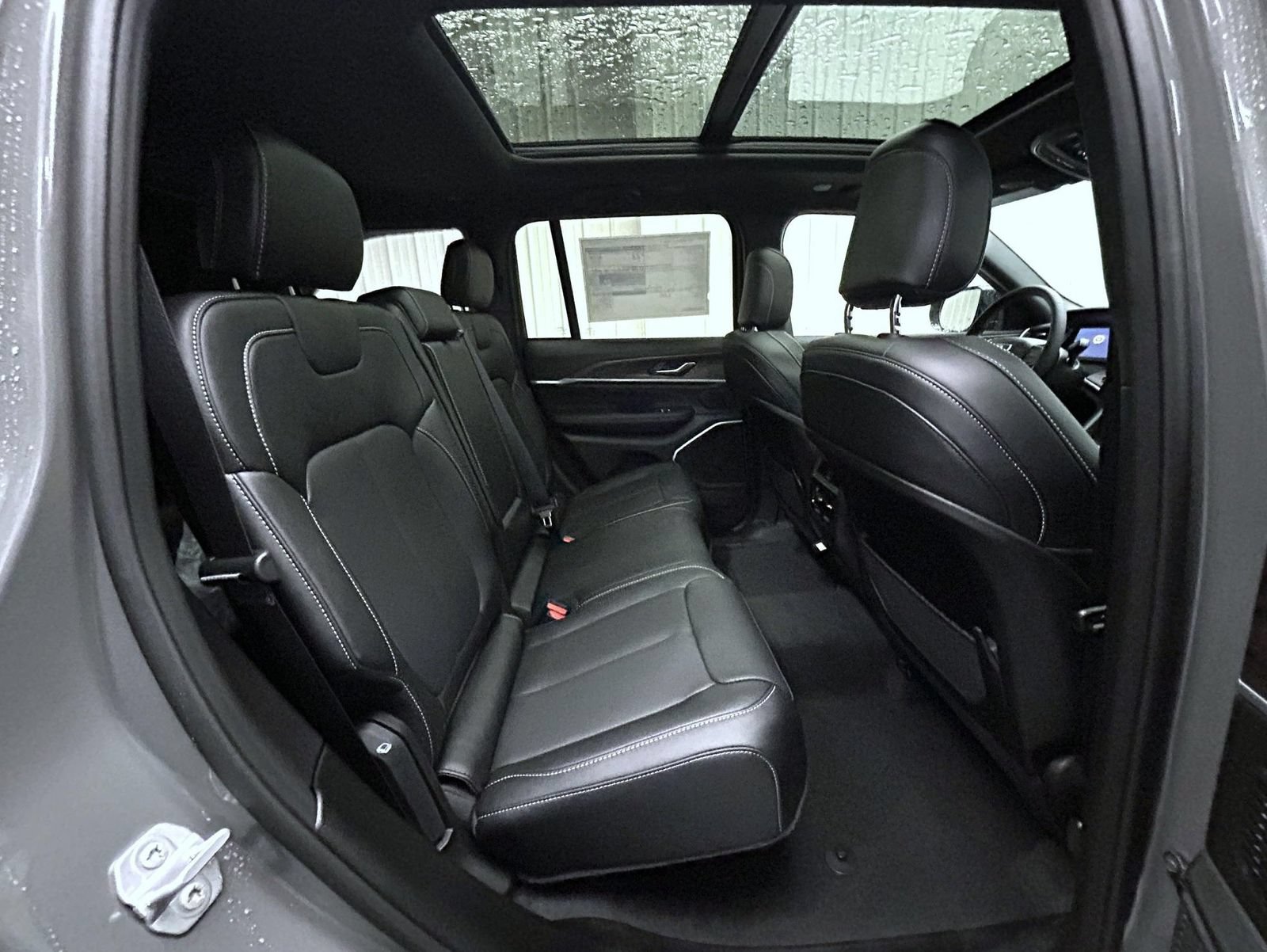 New 2027 Jeep Grand Cherokee Limited AWD/4WD image 18