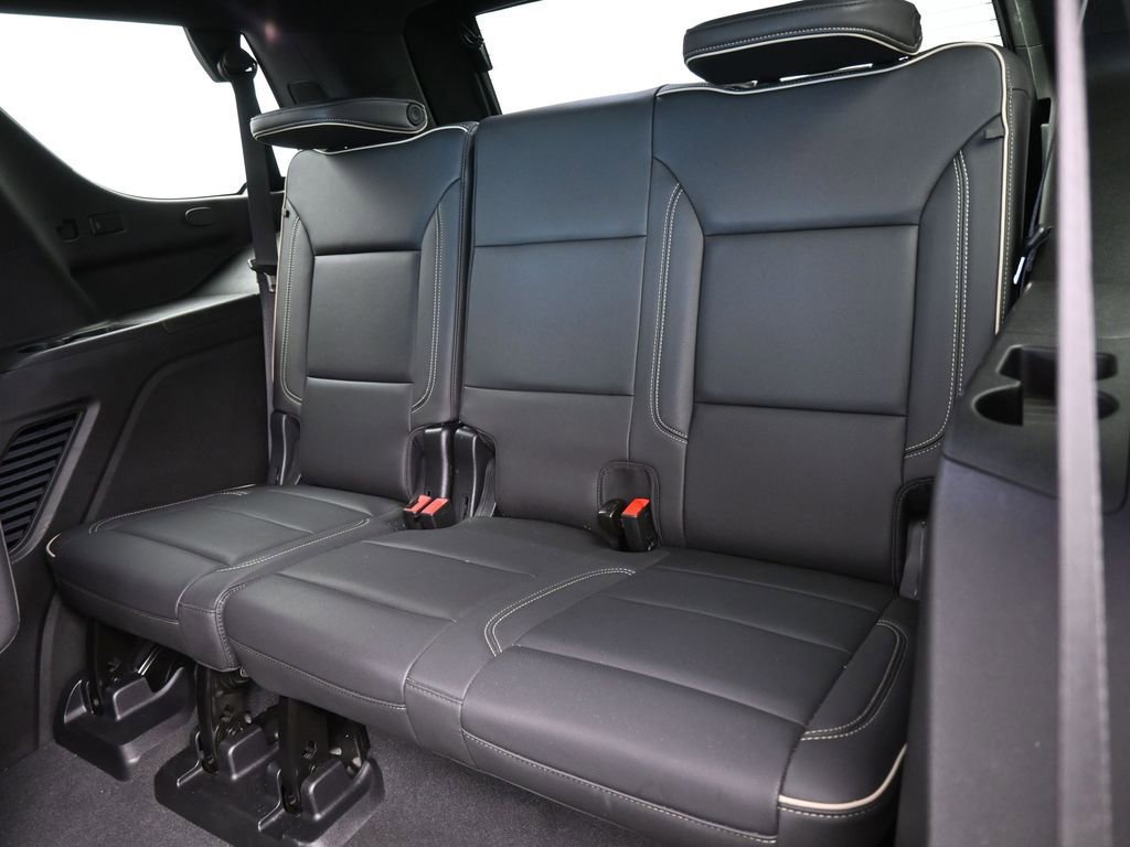 Used 2024 GMC Yukon SLT w/ SLT Luxury Package image 42