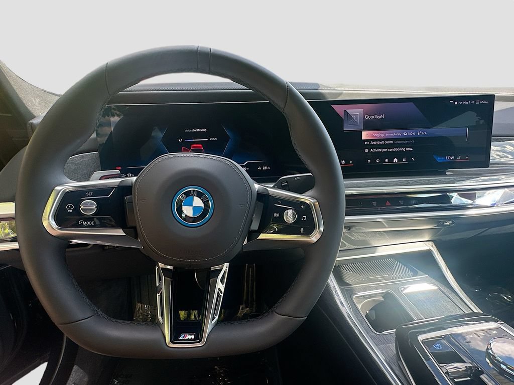Used 2025 BMW i7 xDrive60 AWD/4WD image 11