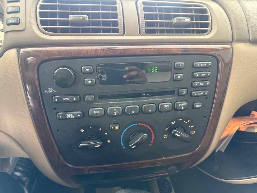 Used 2007 Ford Taurus SEL FWD image 25