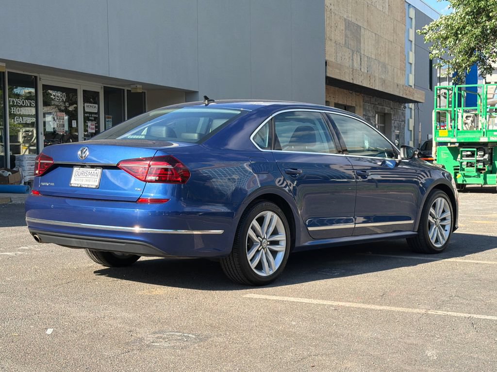 Used 2017 Volkswagen Passat 1.8T SEL Premium FWD image 4