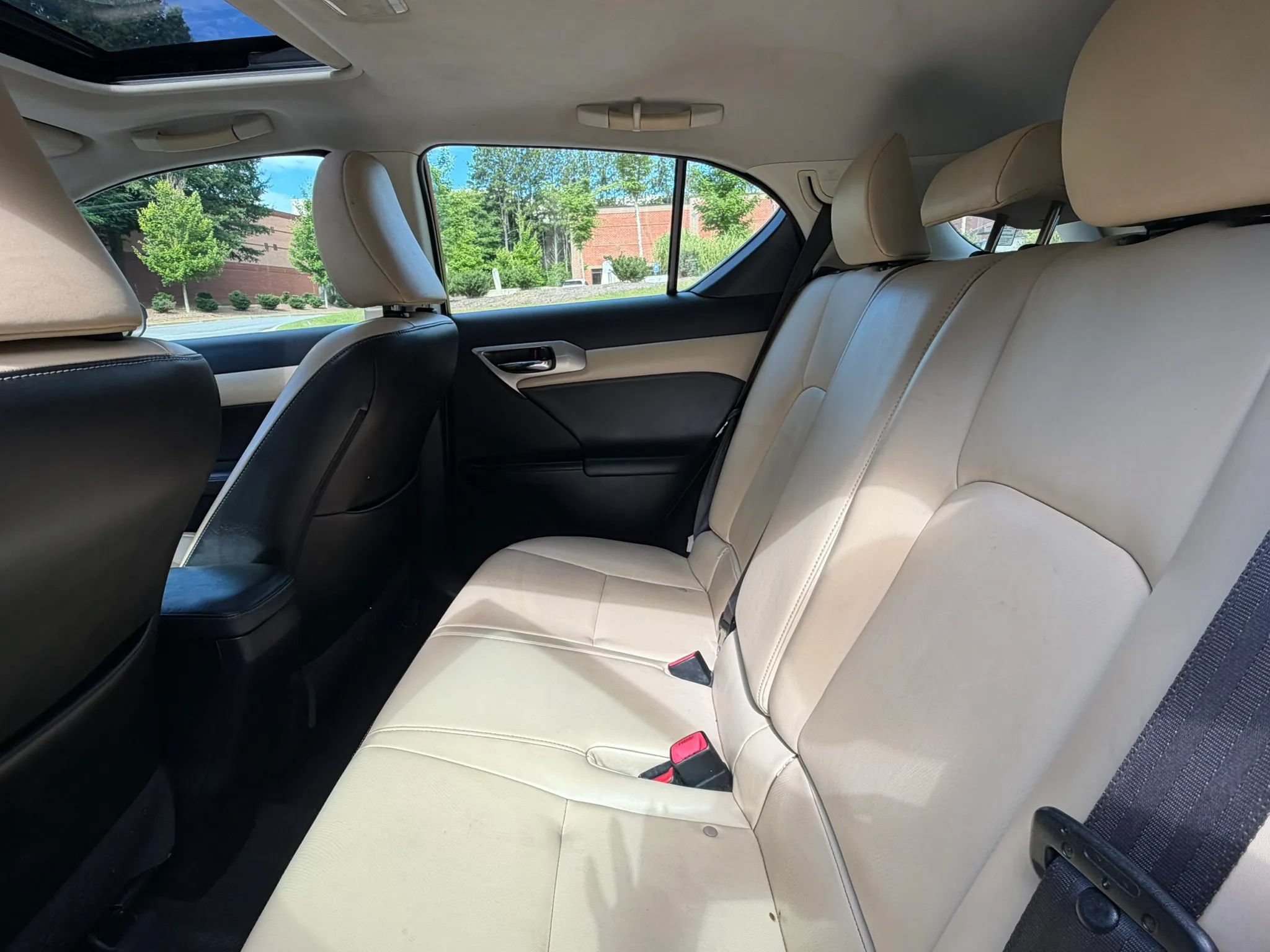 Used 2015 Lexus CT 200h FWD image 16
