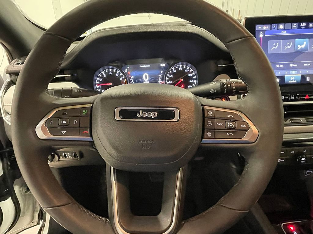 Used 2023 Jeep Compass Limited image 33