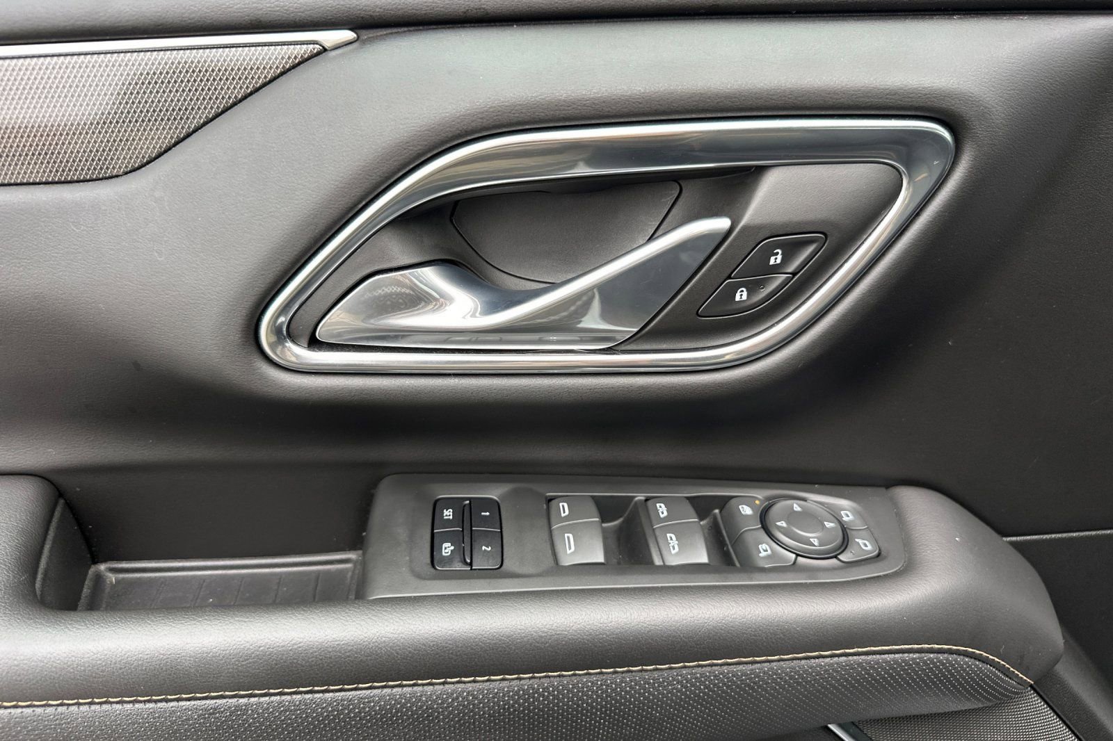 Used 2023 GMC Yukon AT4 w/ AT4 Premium Package image 11