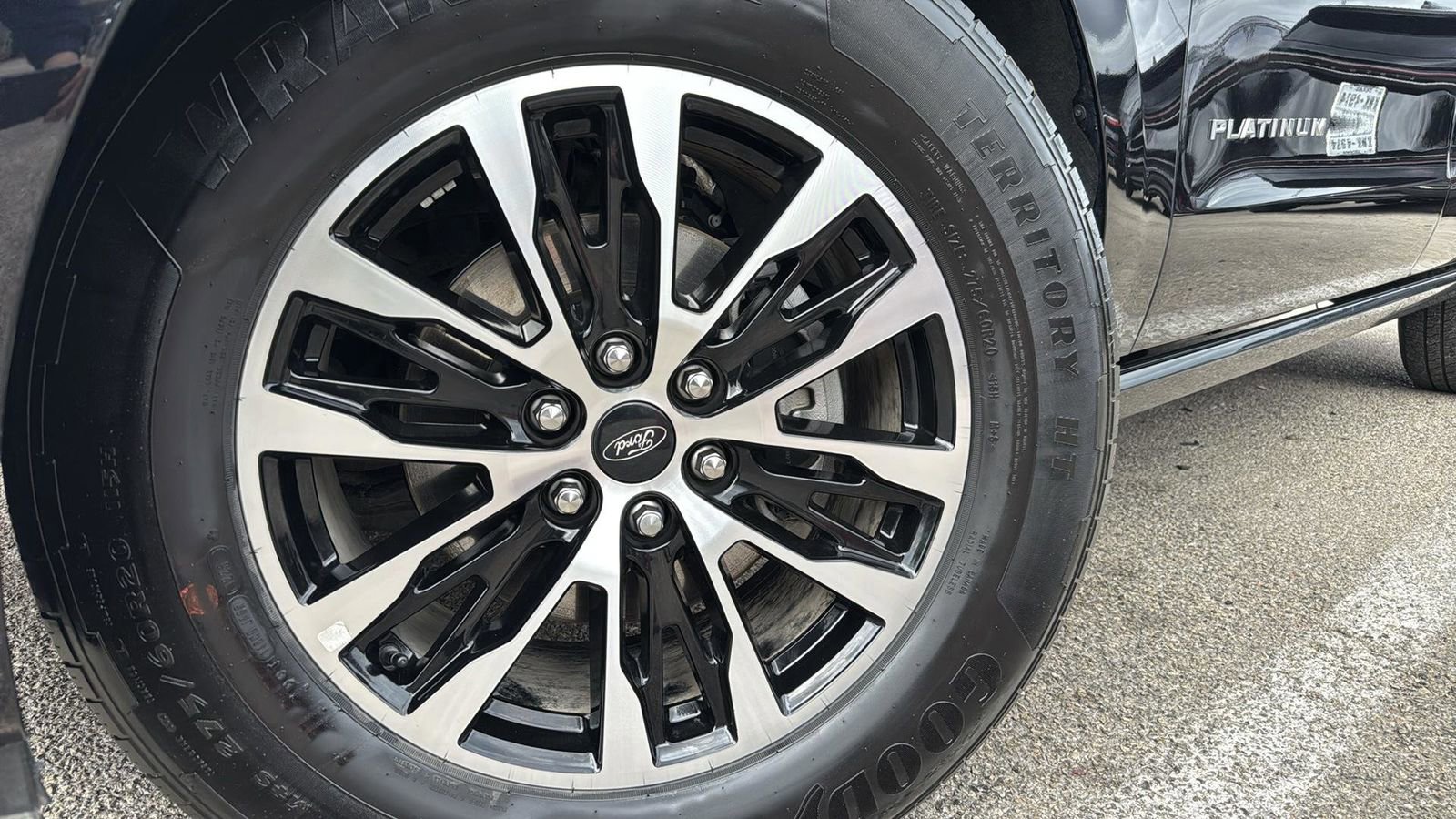 Certified 2025 Ford Expedition Platinum AWD/4WD image 9