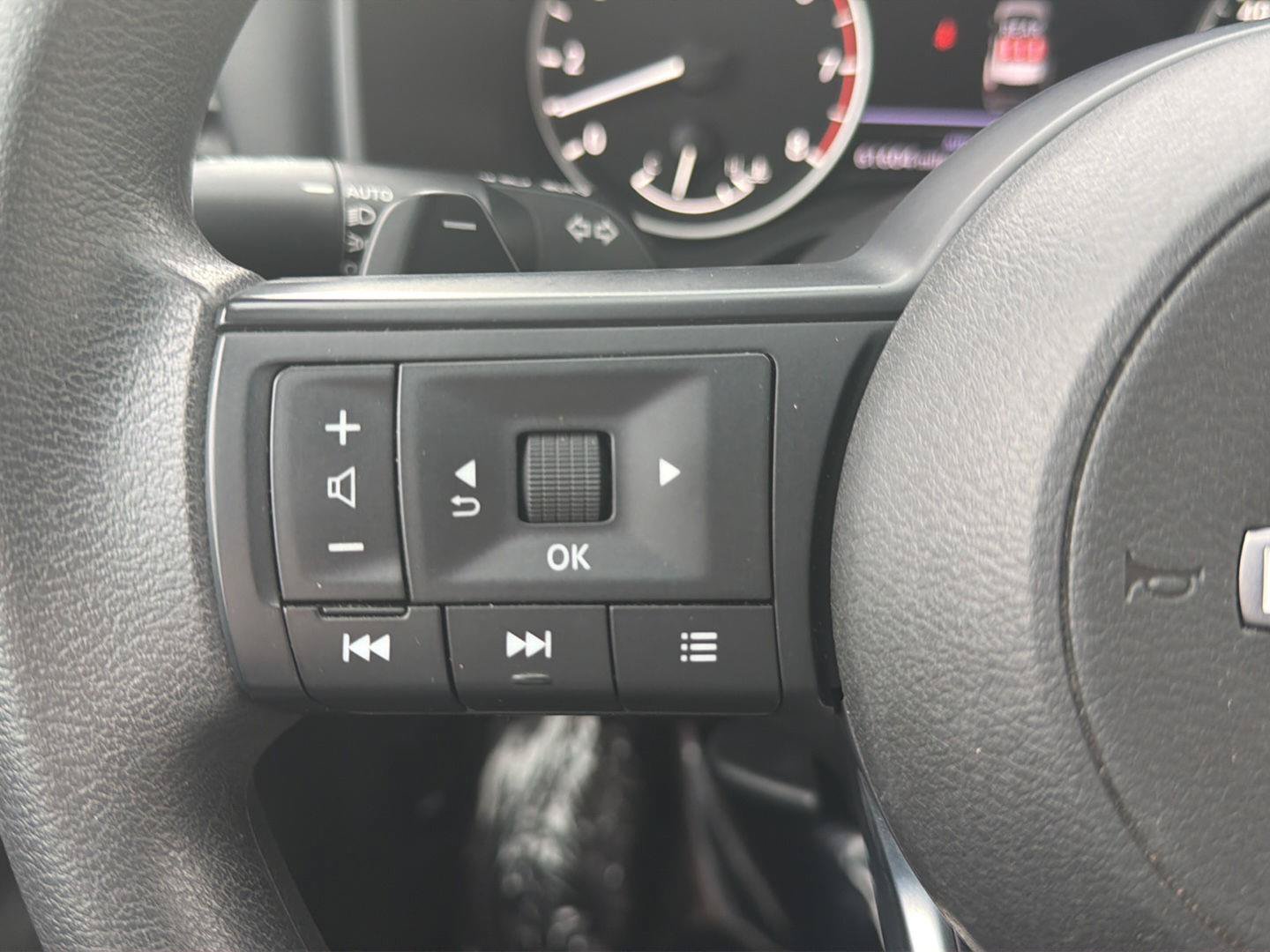 Used 2024 Nissan Rogue SV AWD/4WD image 20