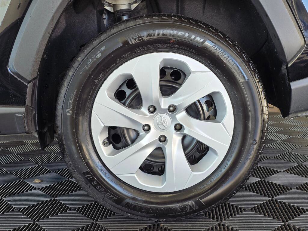 Used 2025 Toyota RAV4 LE image 11