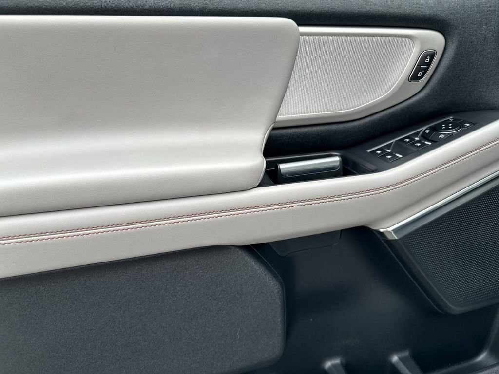 Certified 2025 Ford Expedition Active image 10