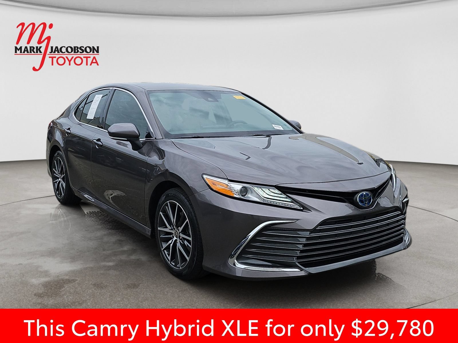 Used 2023 Toyota Camry XLE FWD image 5