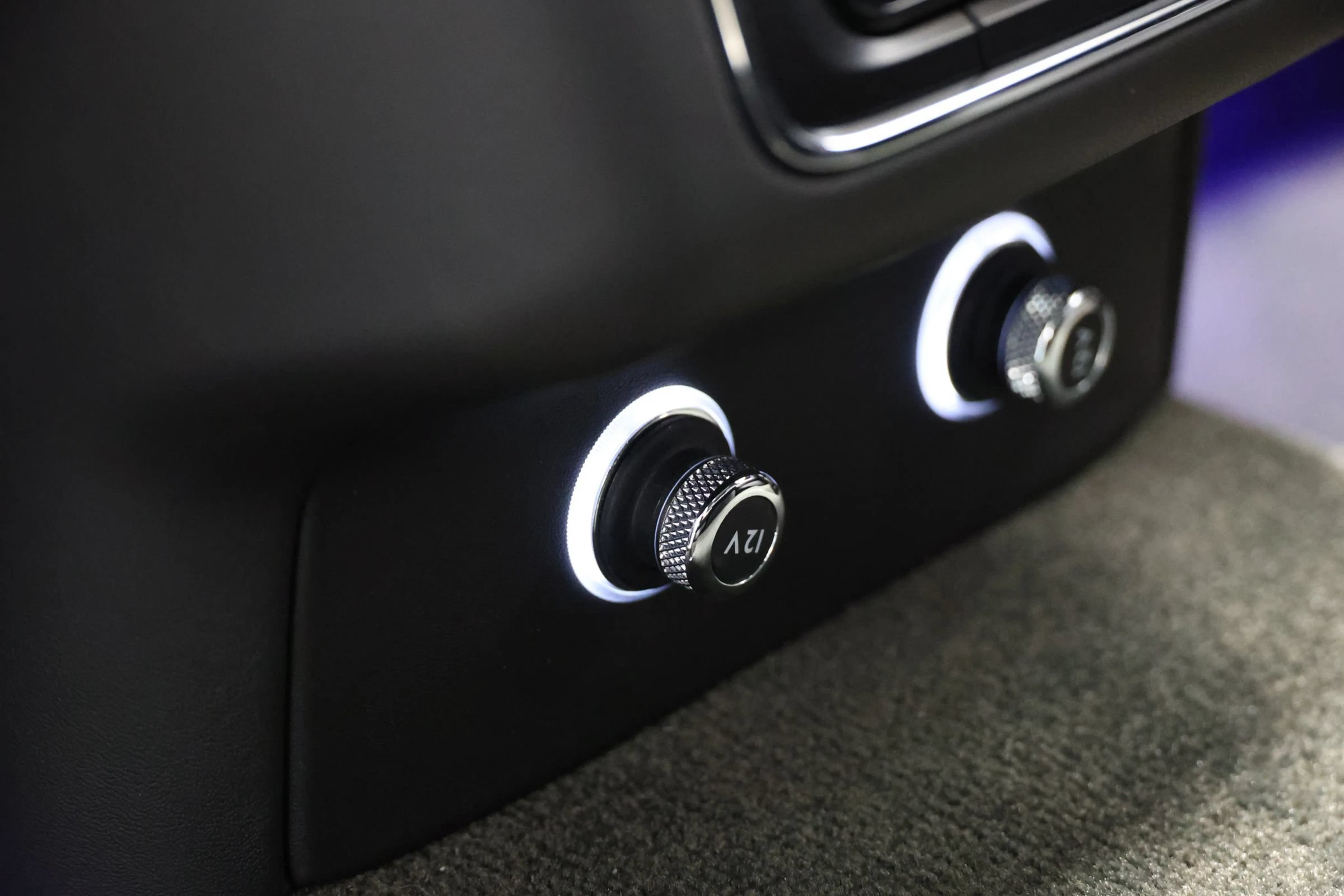 Used 2020 Bentley Bentayga Plug-In Hybrid AWD/4WD image 67