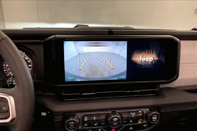 Used 2026 Jeep Wrangler Unlimited Sahara AWD/4WD image 31