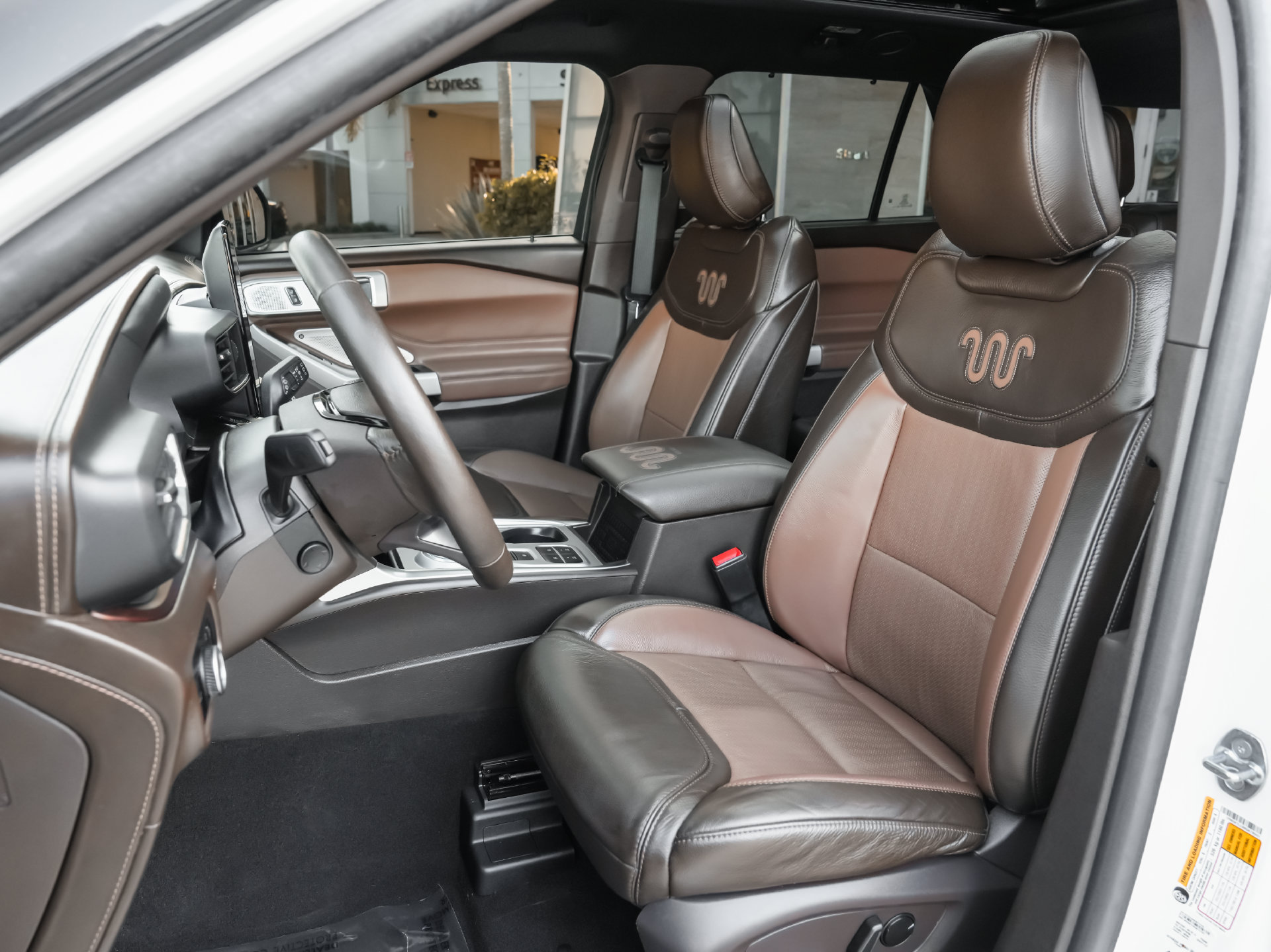 Used 2024 Ford Explorer King Ranch w/ Technology Package RWD image 5