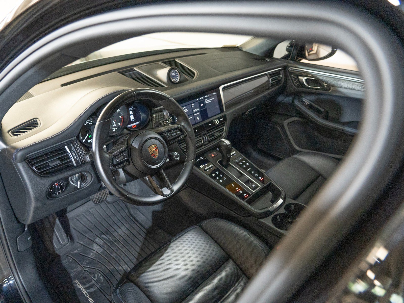 Certified 2024 Porsche Macan GTS AWD/4WD image 4
