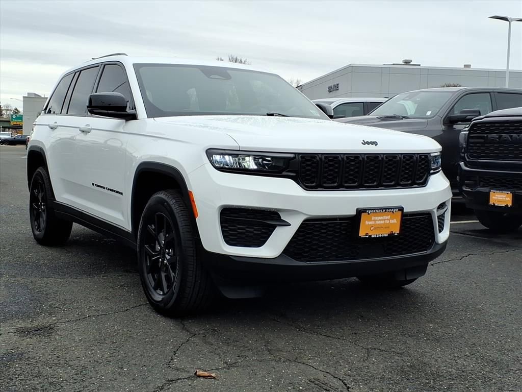 Certified 2025 Jeep Grand Cherokee Altitude image 1