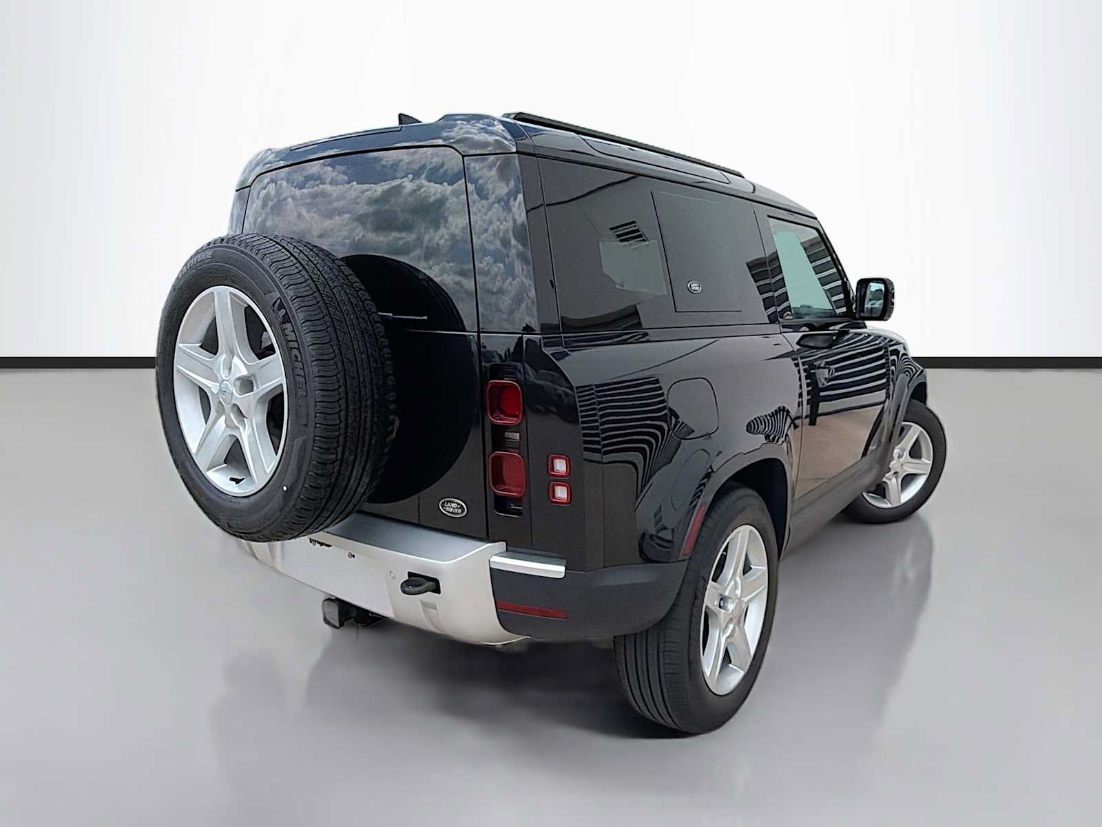 Certified 2023 Land Rover Defender 90 SE AWD/4WD image 3