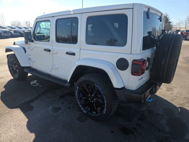 Used 2023 Jeep Wrangler Unlimited Sahara w/ Cold Weather Group image 17
