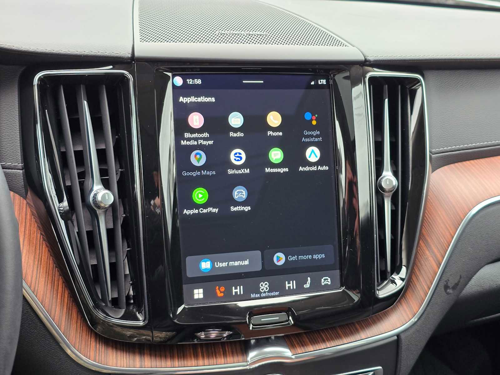 Certified 2023 Volvo XC60 B5 Ultimate w/ Climate Package image 25