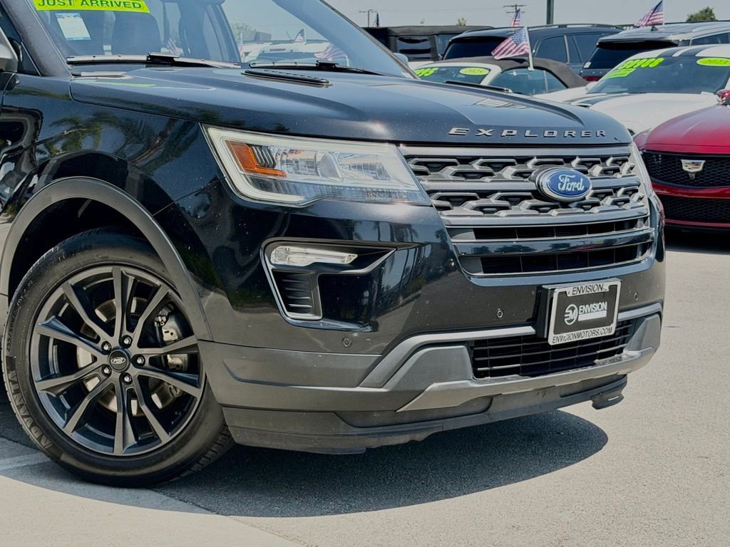 Certified 2018 Ford Explorer XLT FWD image 3