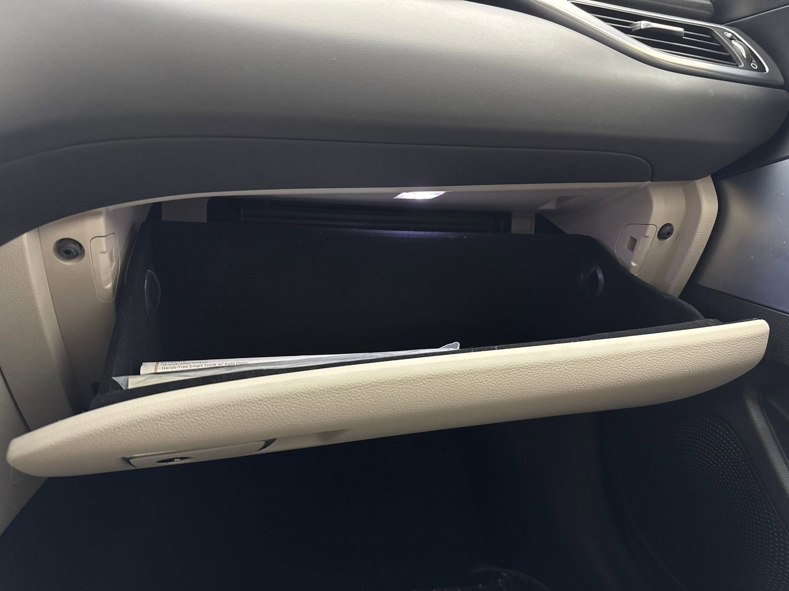 Used 2023 Genesis G70 2.0T image 34