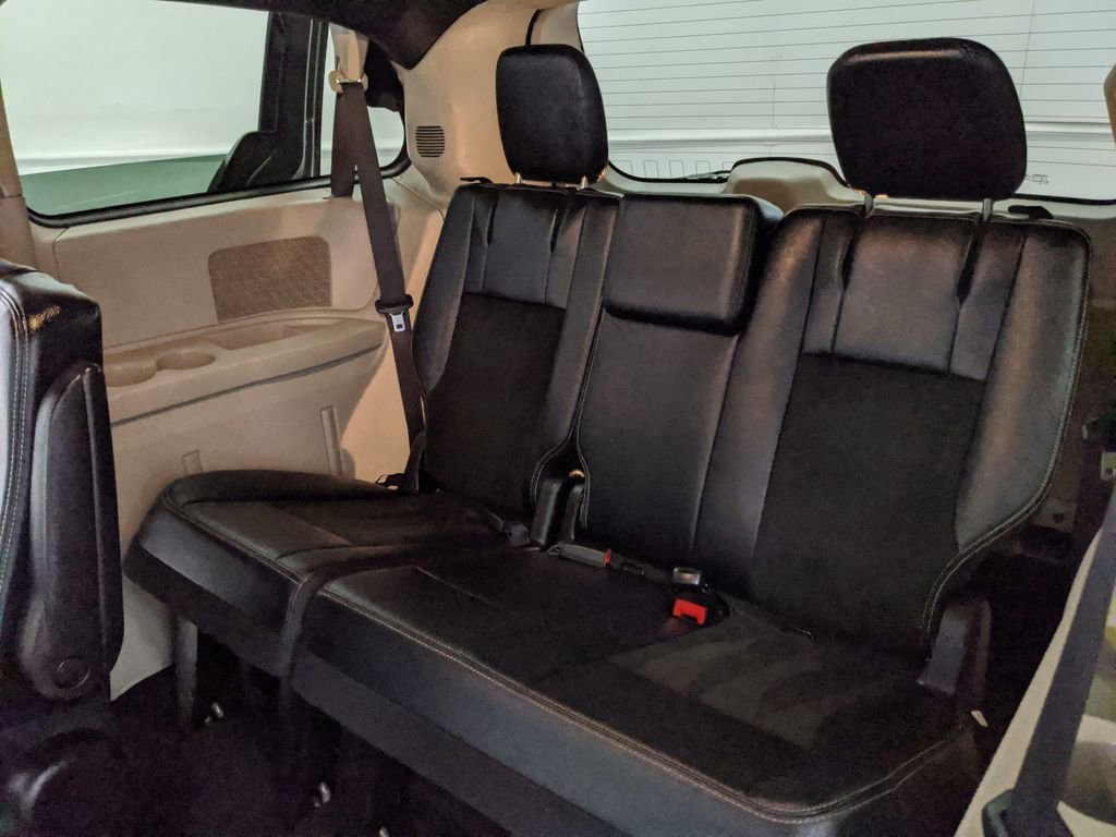 Used 2019 Dodge Grand Caravan SXT FWD image 19