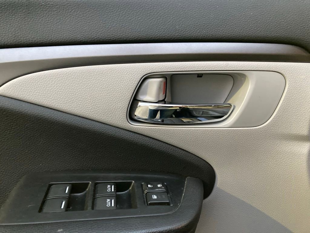Used 2017 Honda Pilot EX-L image 12