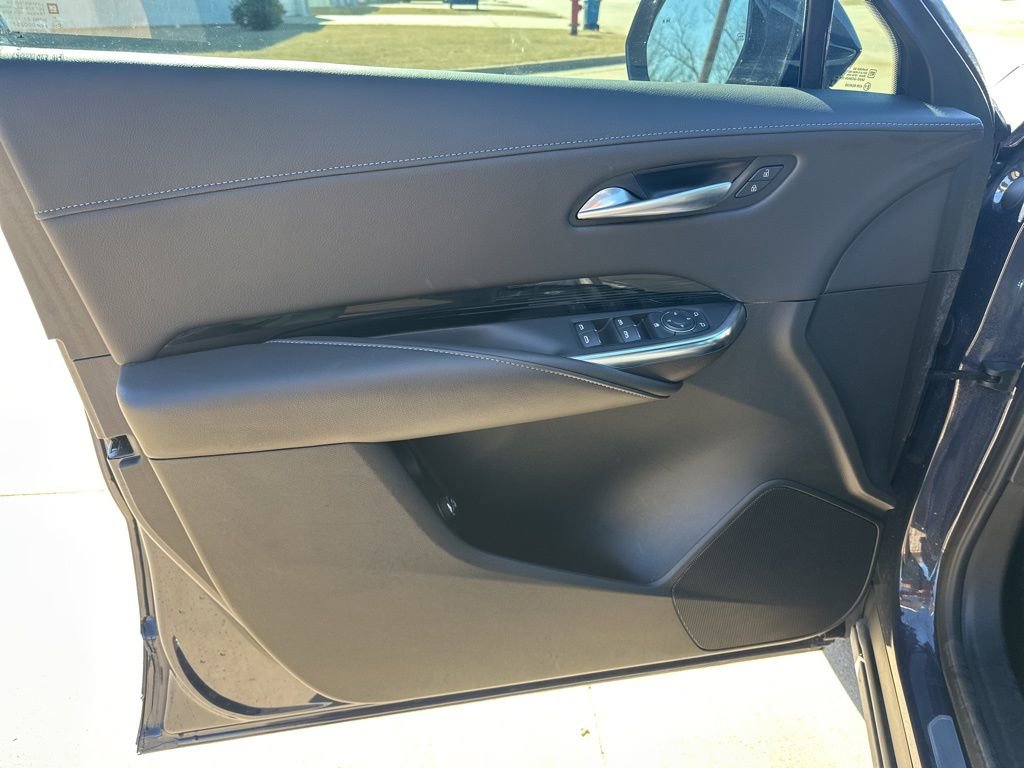 Certified 2024 Cadillac XT4 Luxury w/ Cold Weather Package image 13