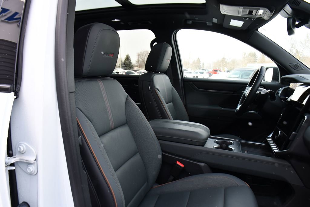 Used 2024 GMC Acadia AT4 w/ Luxury Package image 16