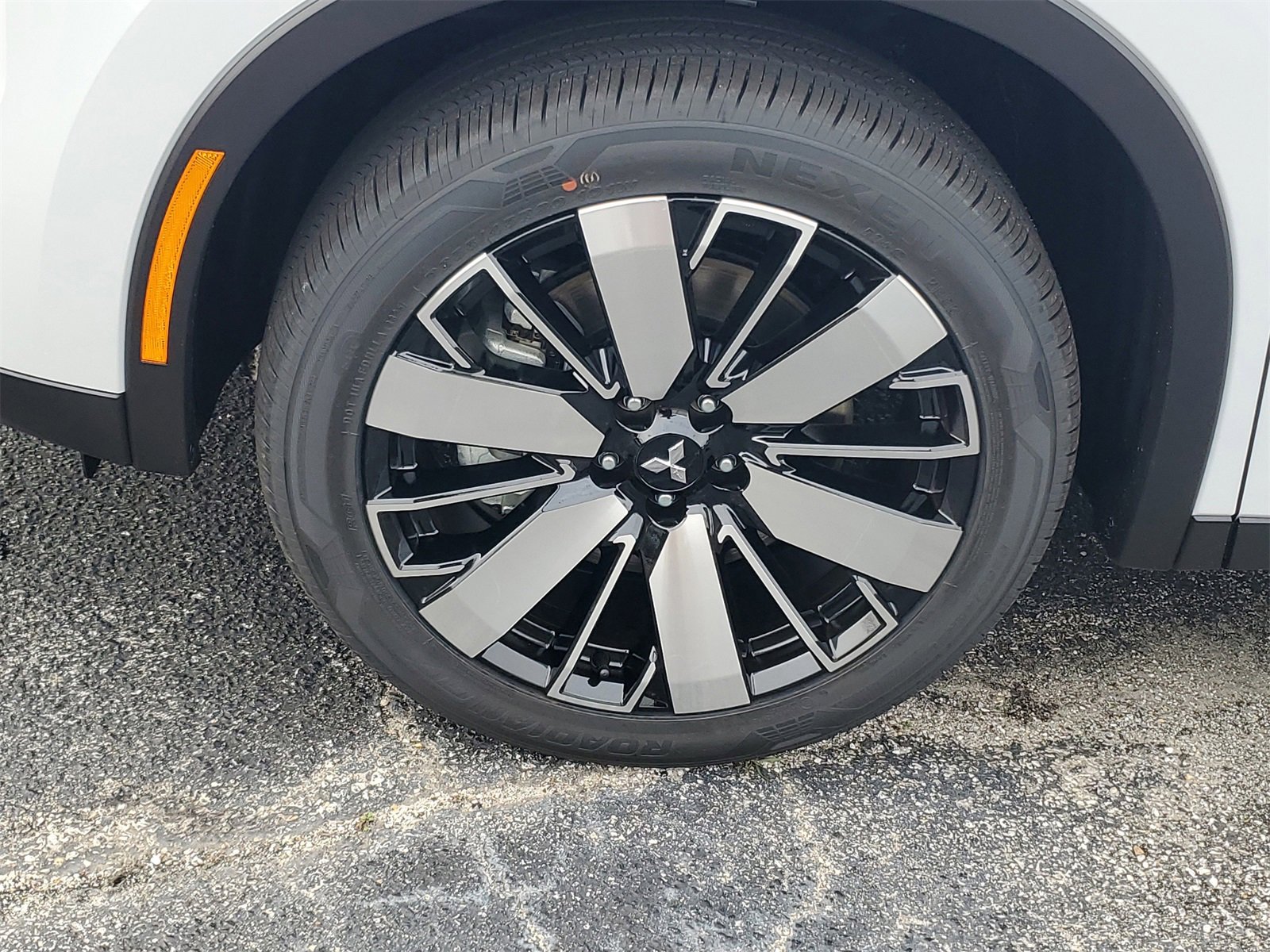 New 2026 Mitsubishi Outlander SE image 30