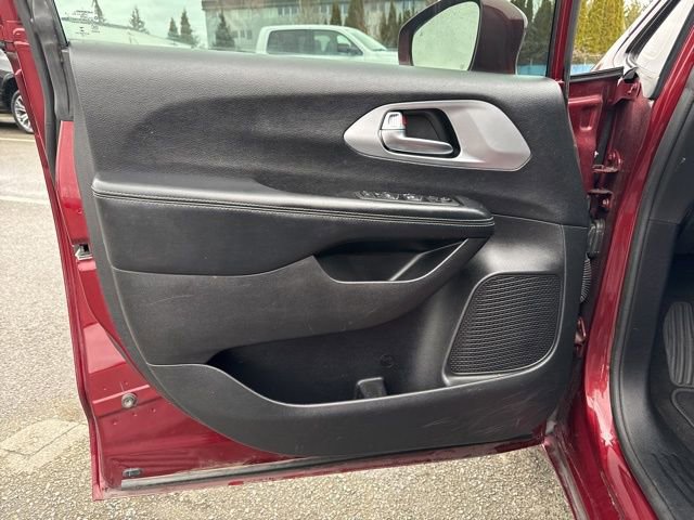 Used 2021 Chrysler Pacifica Touring w/ S Appearance Package image 25