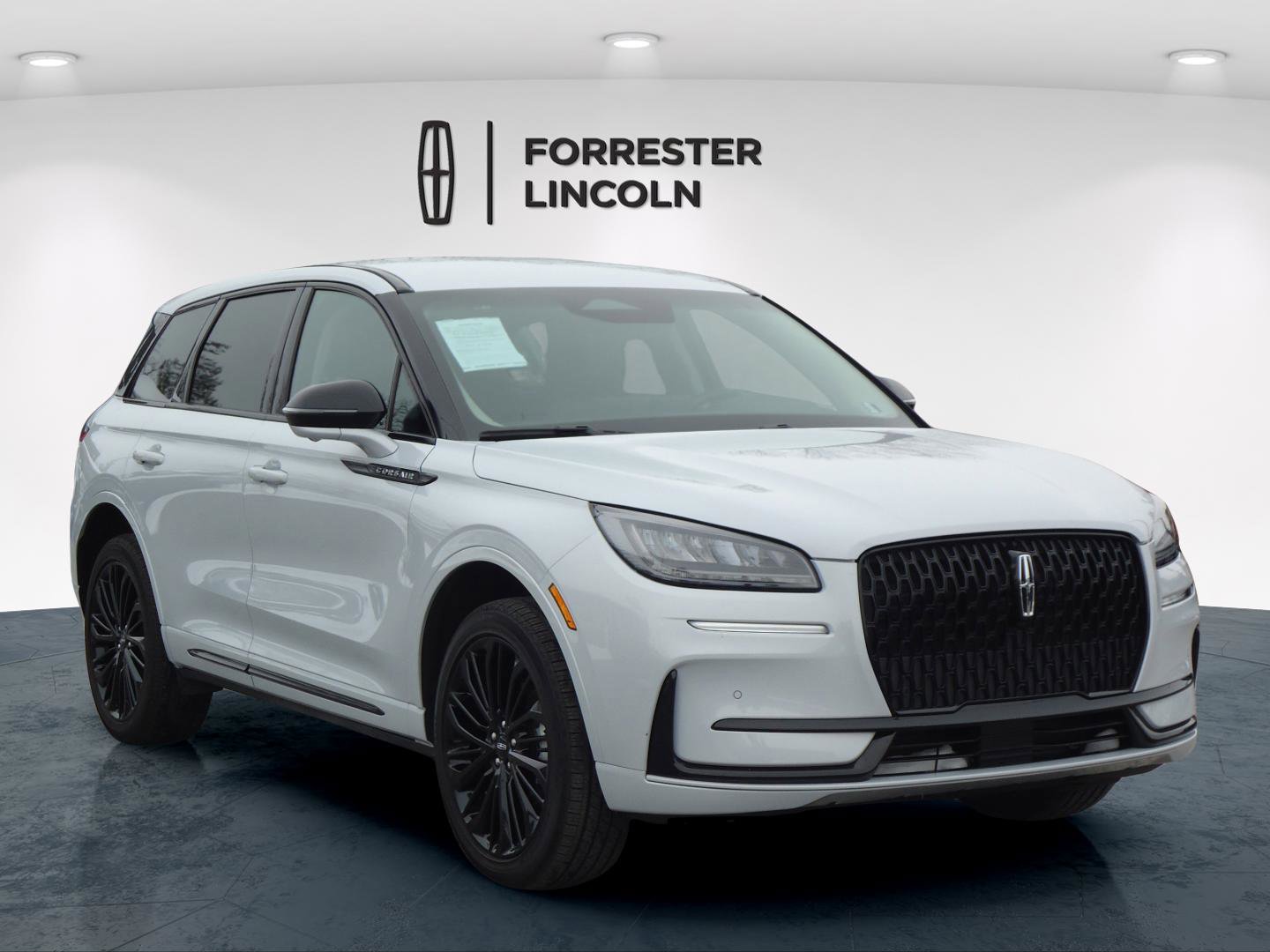 Used 2025 Lincoln Corsair AWD w/ Equipment Group 101A image 1