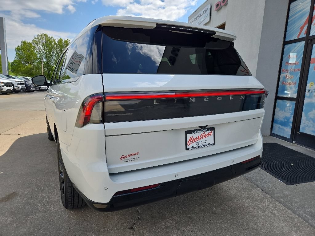 Used 2025 Lincoln Navigator Reserve w/ Jet Appearance Package AWD/4WD image 10