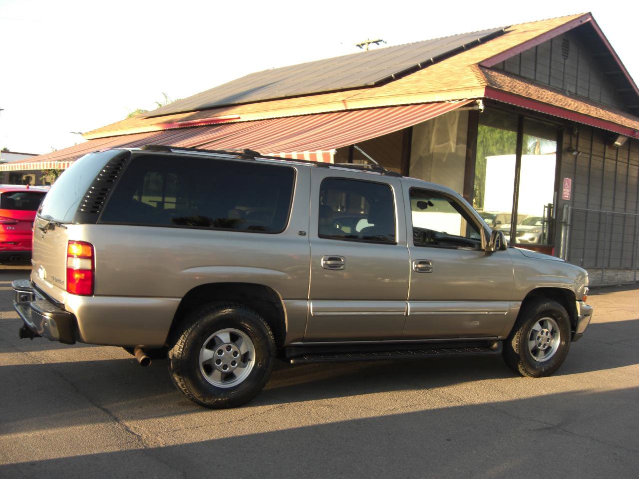 Used 2002 Chevrolet Suburban LT image 12