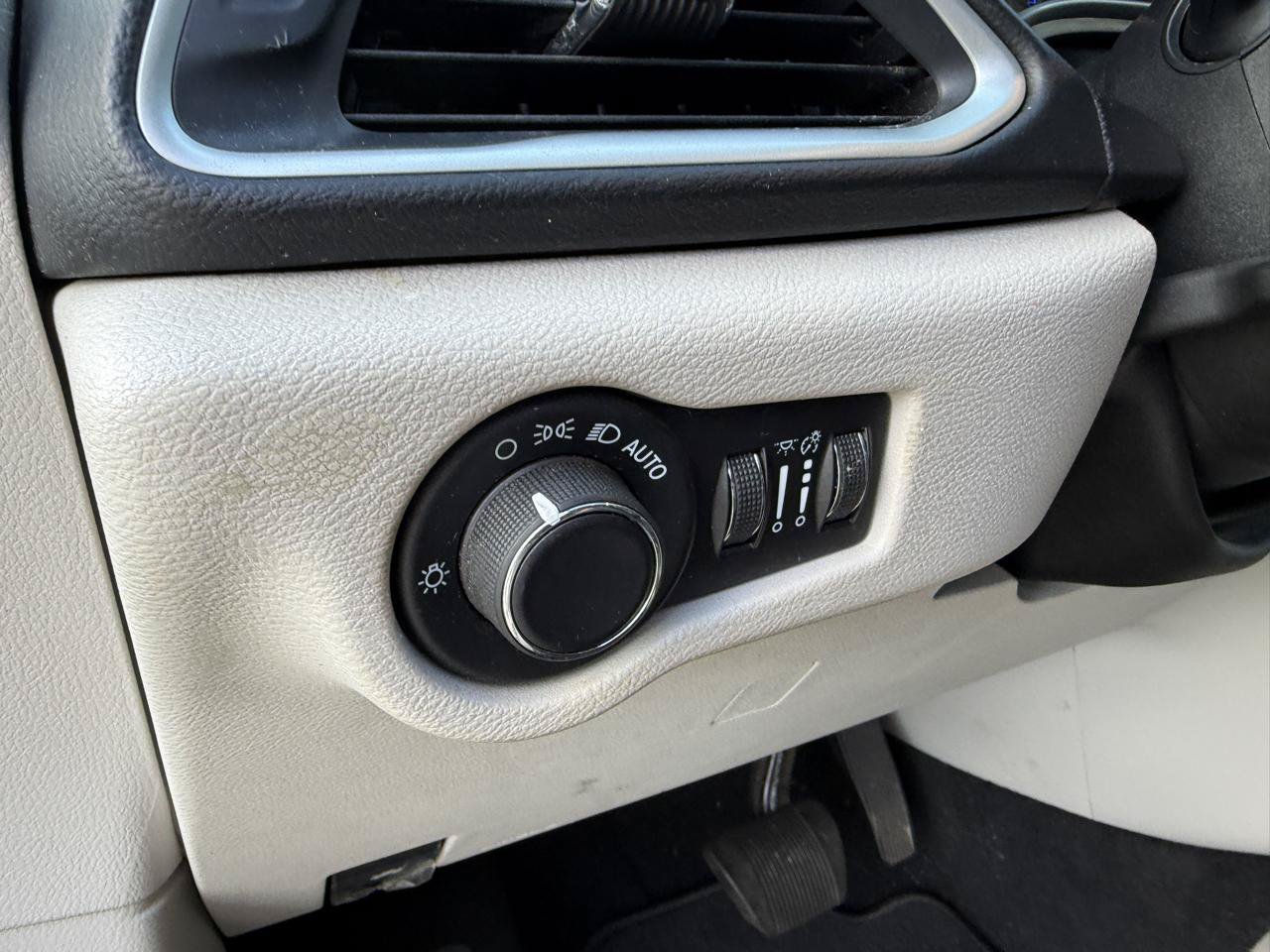 Used 2020 Chrysler Voyager LX w/ Cold Weather Group FWD image 13