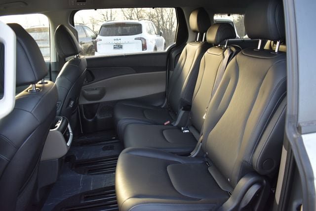 New 2026 Kia Carnival EX FWD image 20