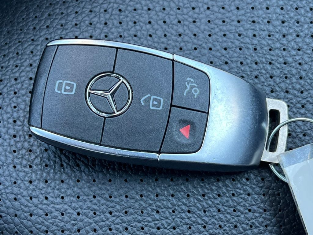 Used 2022 Mercedes-Benz GLE 350 4MATIC w/ Premium Package image 33