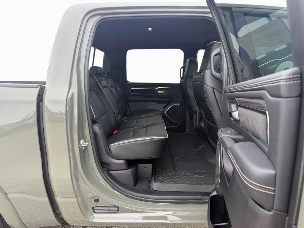 New 2026 RAM 1500 Laramie w/ Sport Appearance Package AWD/4WD image 32