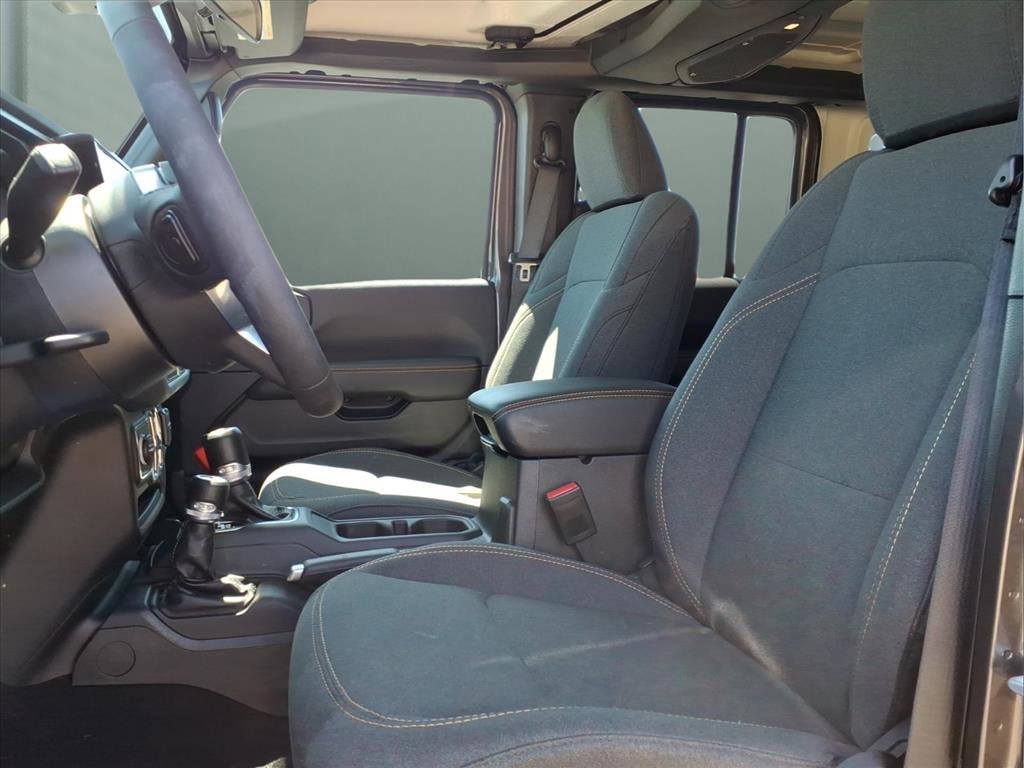 Used 2025 Jeep Wrangler Sahara image 14