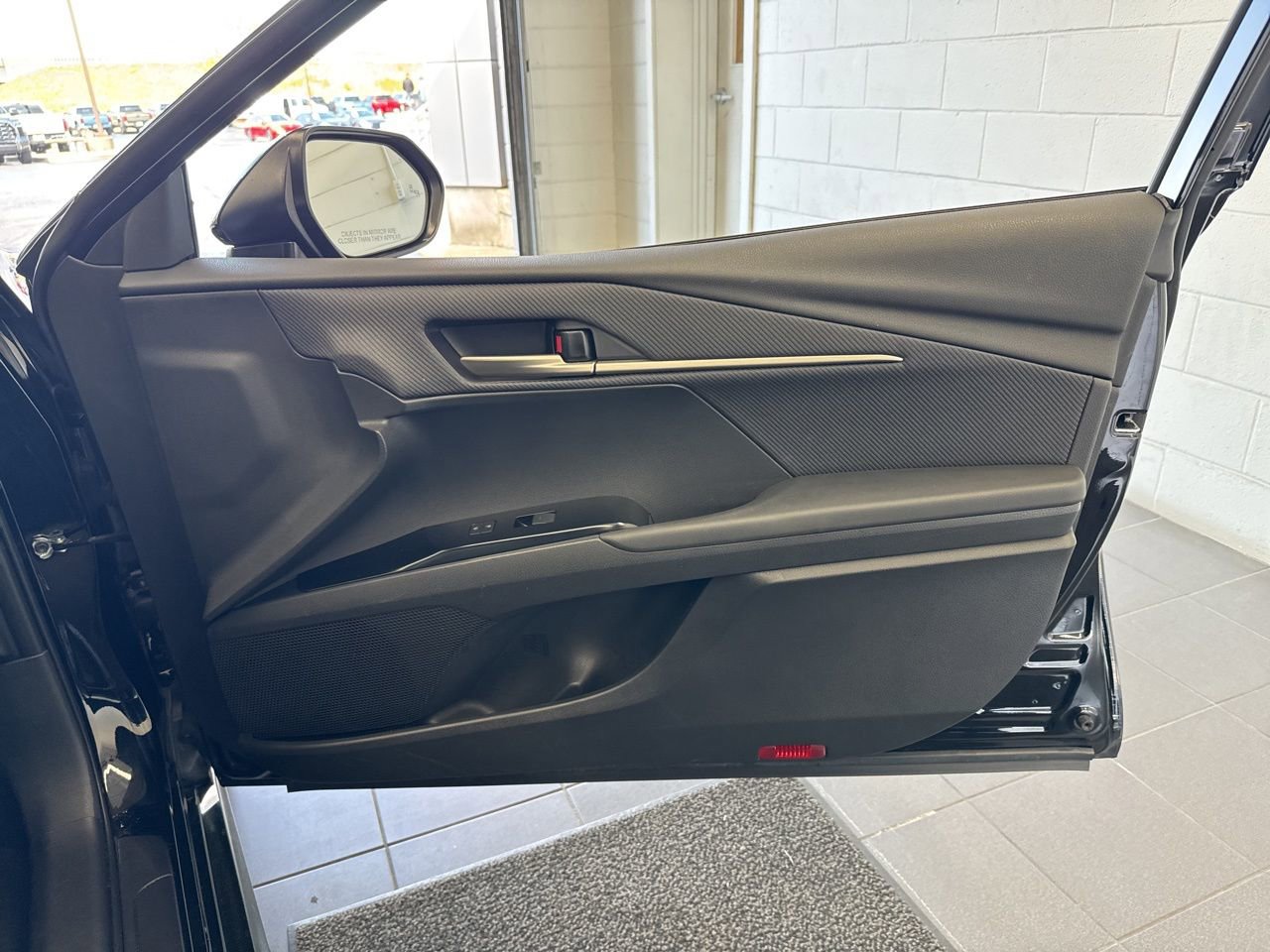 Used 2025 Toyota Camry SE w/ Convenience Package image 50