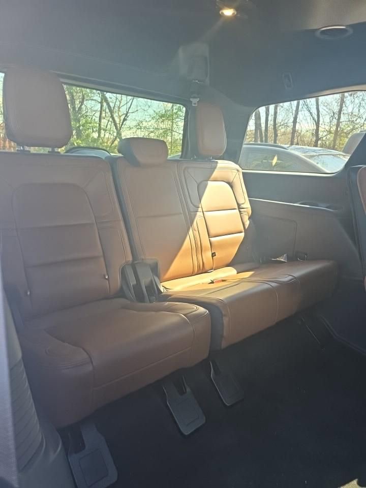 Used 2022 Lincoln Navigator Reserve AWD/4WD image 5
