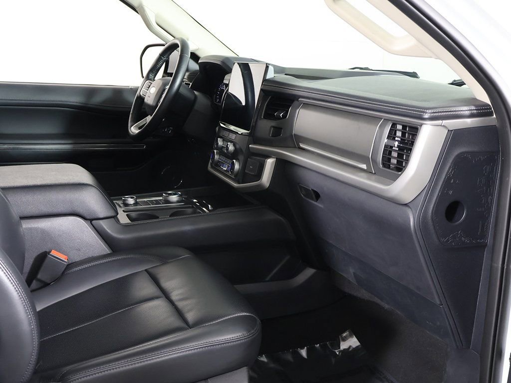 Used 2023 Ford Expedition XLT image 27
