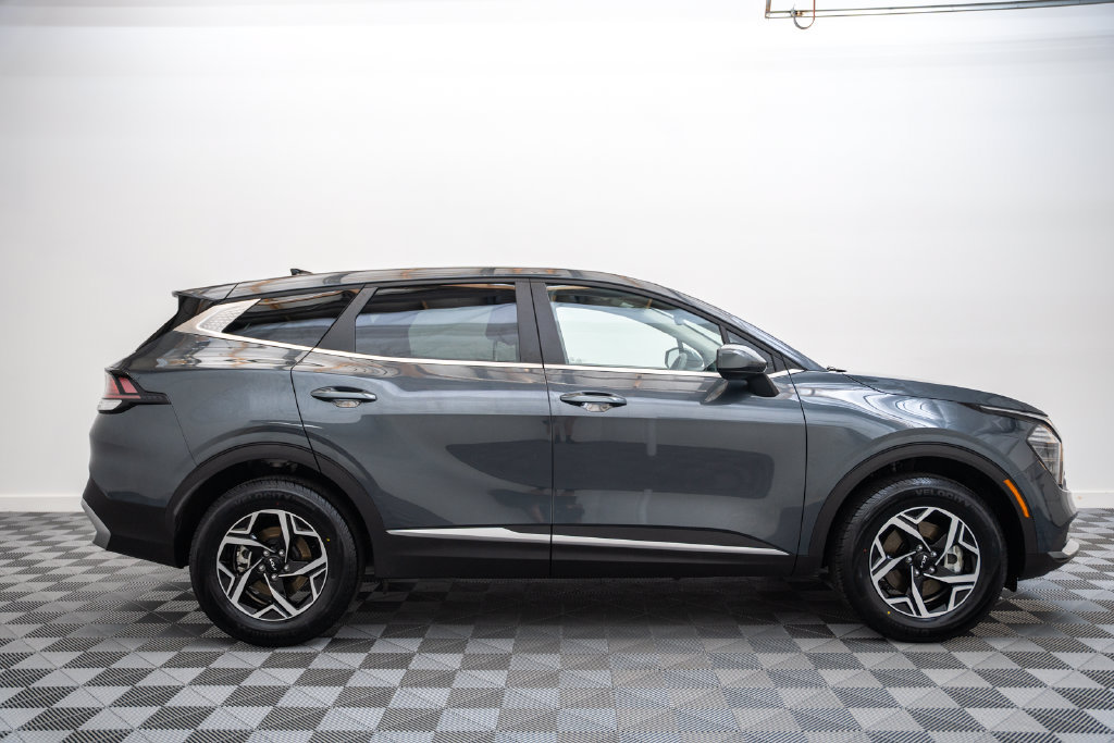 Used 2025 Kia Sportage LX AWD/4WD image 4